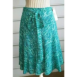 Kenneth Cole lined lightweight skirt